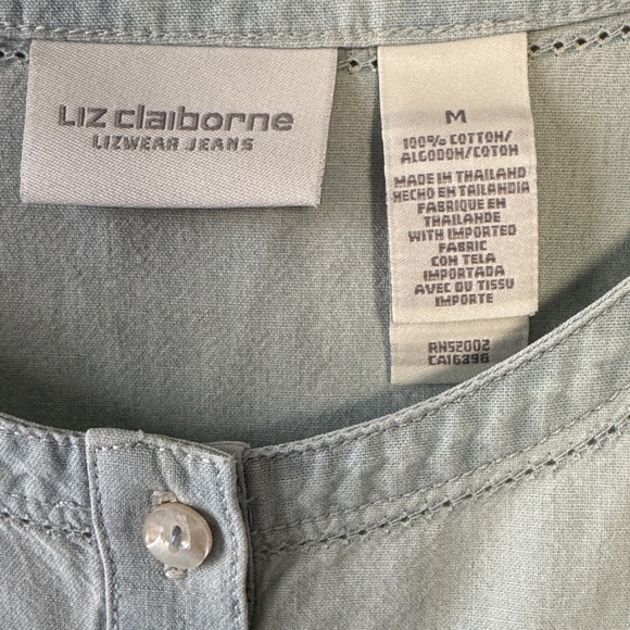 Liz Claiborne Pale Blue Button-Front Women's Shirt - Picture 2 of 8